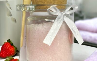 Stawberry Milkshake 225gr Bath Salts Glass Jar with Scoop
